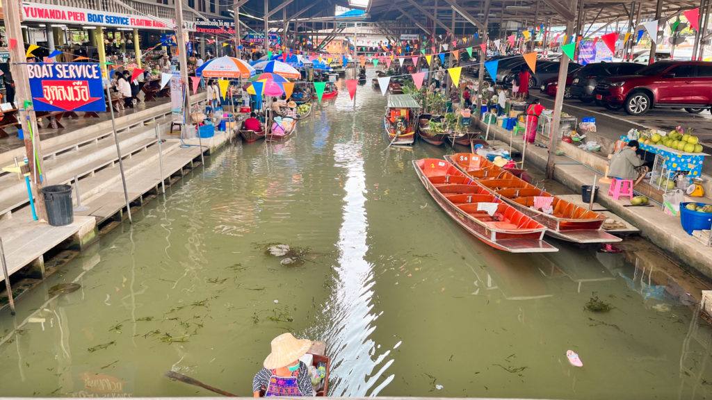 Damnoen Saduak floating market 3