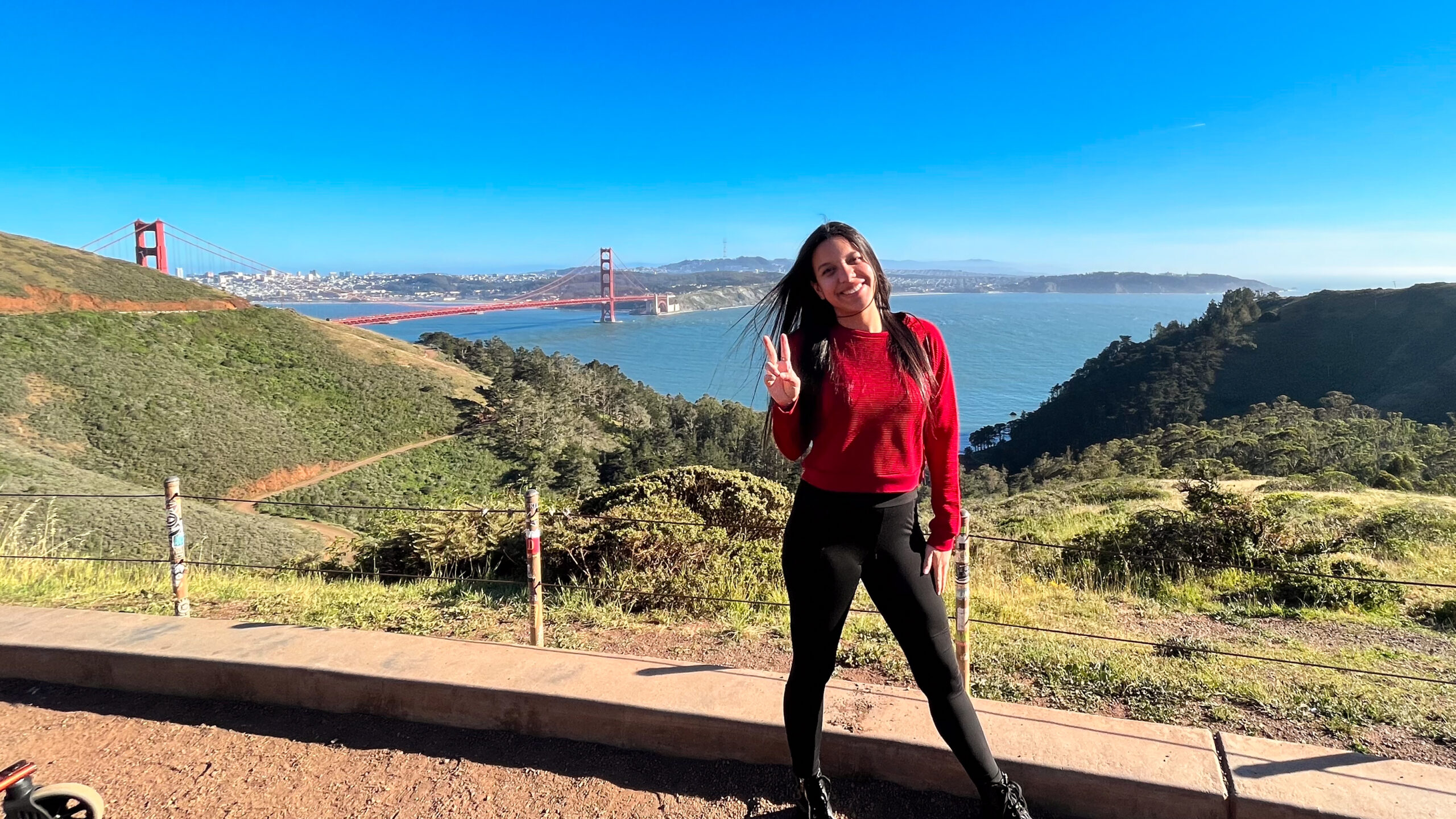 Laurie in front of the Golden Gate Bridge